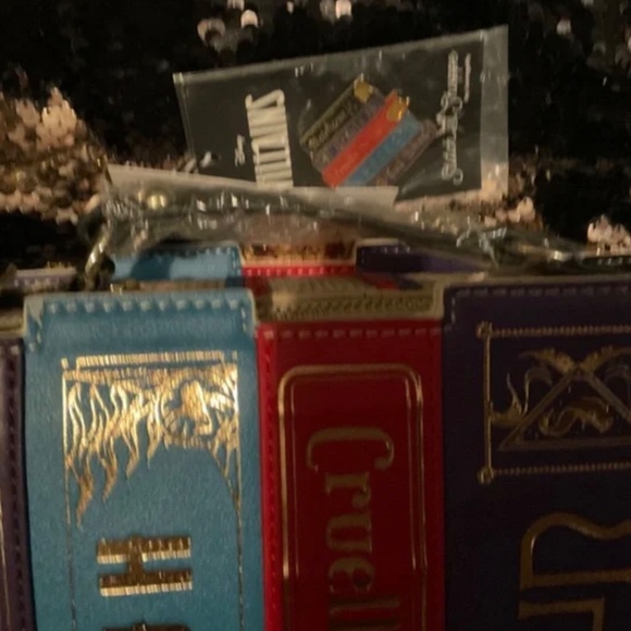 DISNEY  VILLIANS STITCH SHOP  BOOK CROSSBODY .NWT LOUNGEFLY - Picture 2 of 5